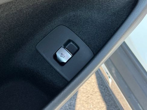 Used 2025 Mercedes-Benz E 450 4MATIC All-Terrain Wagon image 13