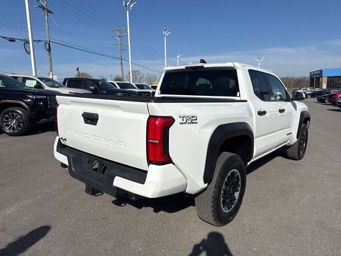 Used 2024 Toyota Tacoma TRD Off-Road AWD/4WD image 5