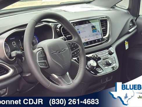 New 2026 Chrysler Voyager LX FWD image 9