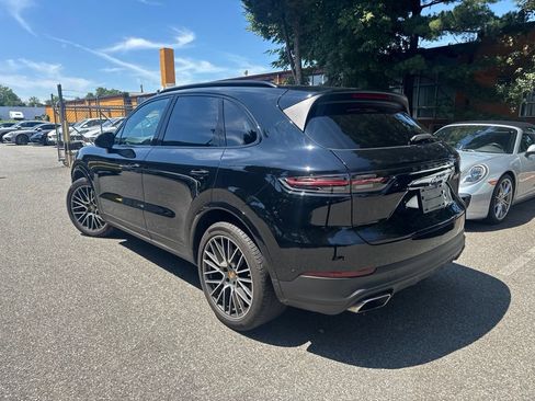 Certified 2023 Porsche Cayenne AWD/4WD image 13