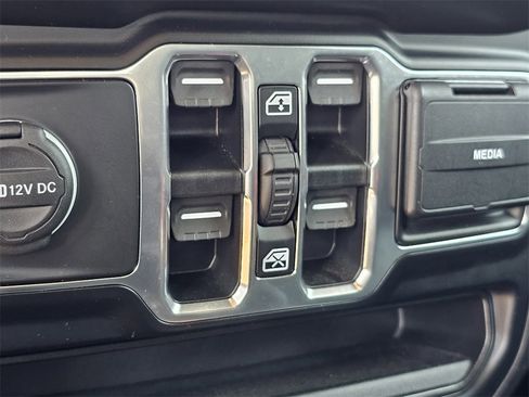 Used 2022 Jeep Gladiator Willys image 18