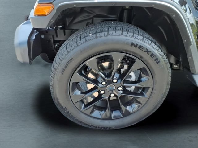 Used 2025 Jeep Wrangler Unlimited Sahara AWD/4WD image 5