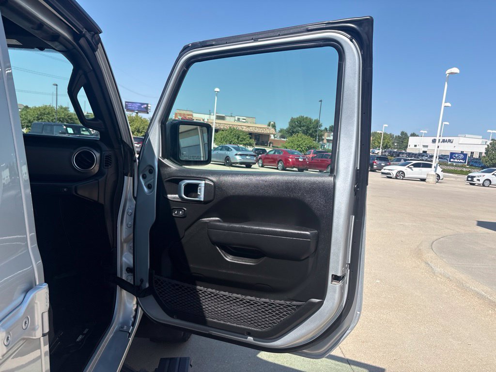 Used 2022 Jeep Gladiator Rubicon w/ Cold Weather Group AWD/4WD image 23
