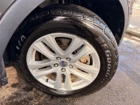 Used 2019 Ford Explorer XLT AWD/4WD image 42