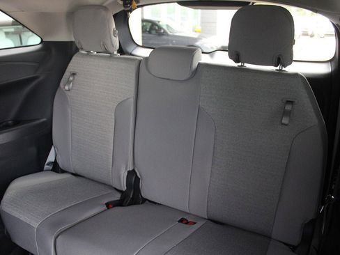 Used 2025 Toyota Sienna LE image 8