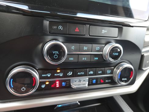 Used 2024 Ford Expedition XLT image 15