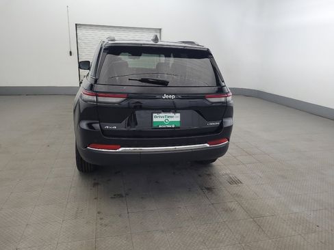 Used 2023 Jeep Grand Cherokee Laredo AWD/4WD image 6