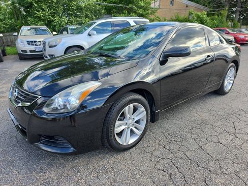 Used 2011 Nissan Altima 2.5 S w/ Convenience Pkg FWD image 2