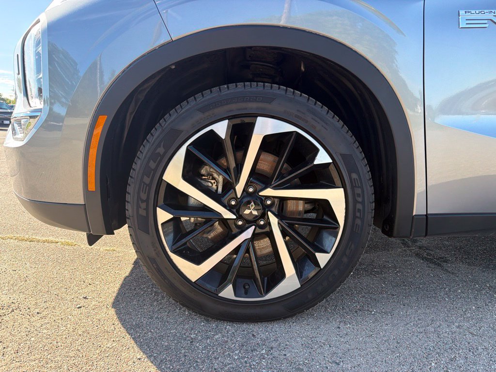 Used 2023 Mitsubishi Outlander 4WD Plug-In Hybrid image 40