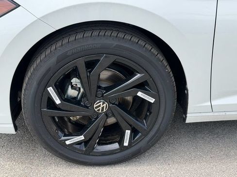 New 2026 Volkswagen Jetta SE FWD image 10