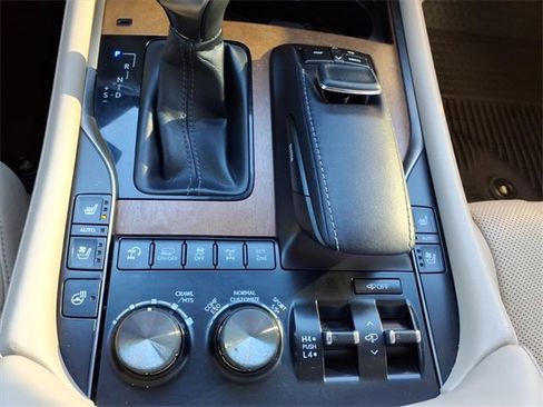 Used 2019 Lexus LX 570 4WD image 27