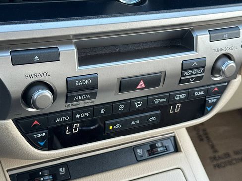 Used 2014 Lexus ES 350 w/ Premium Package FWD image 19