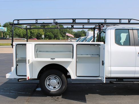 Used 2025 Ford F250 XL AWD/4WD image 11