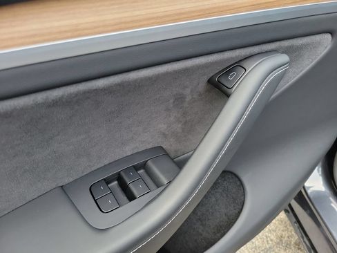 Used 2025 Tesla Model Y Performance AWD/4WD image 18