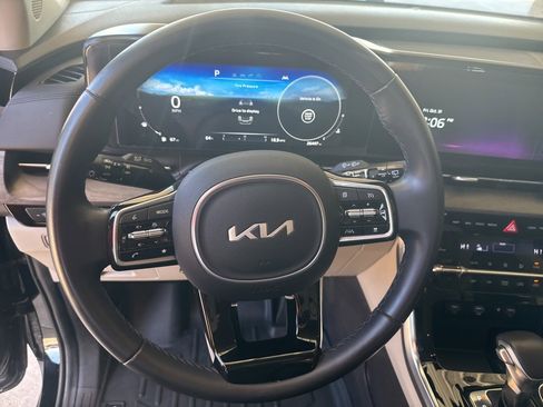 Used 2024 Kia Carnival SX image 10