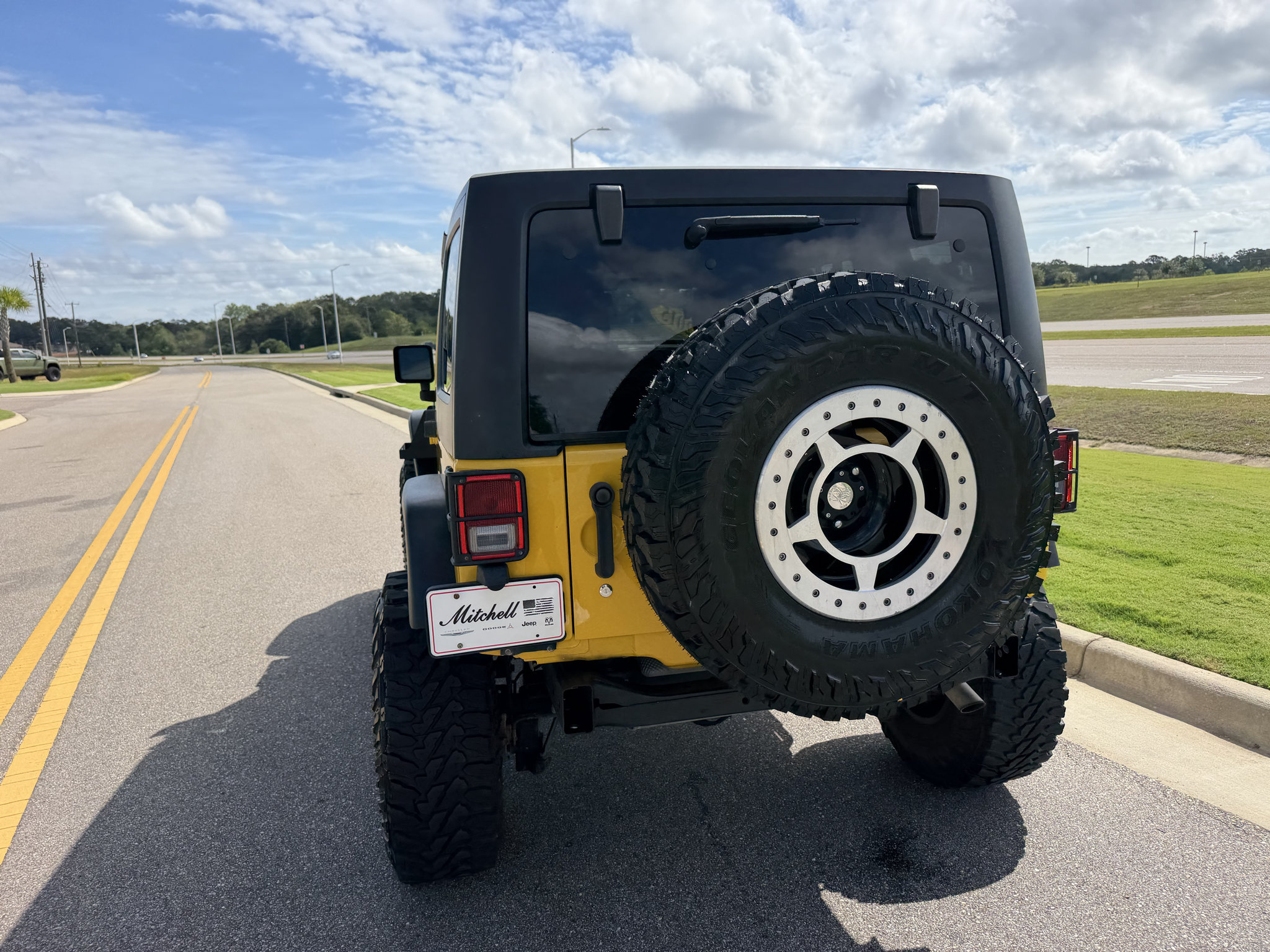 Used 2015 Jeep Wrangler Unlimited Rubicon w/ Dual Top Group AWD/4WD image 9