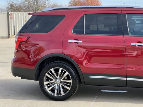 Used 2016 Ford Explorer Platinum image 11