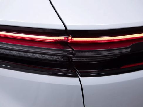 Certified 2026 Porsche Macan Electric RWD image 18