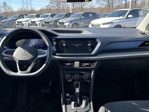 Used 2024 Volkswagen Taos SE w/ Panoramic Sunroof Package image 30