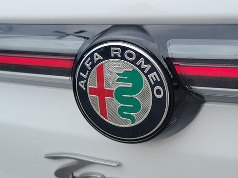 Used 2024 Alfa Romeo Tonale Ti AWD/4WD image 6