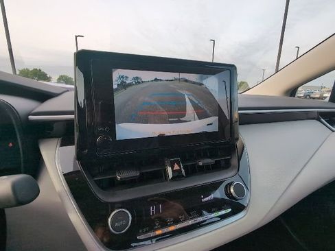 Used 2026 Toyota Corolla LE FWD image 13