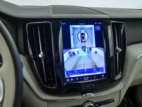 Certified 2025 Volvo XC60 B5 Plus w/ Protection Package Premier image 25