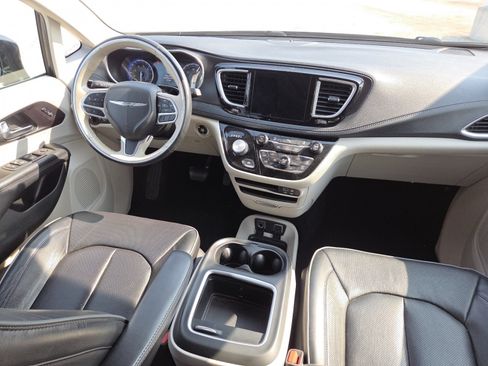 Used 2020 Chrysler Pacifica Limited FWD image 25