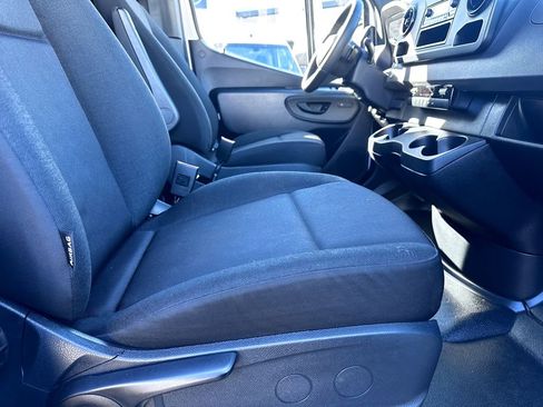 Used 2025 Mercedes-Benz Sprinter 2500 image 30