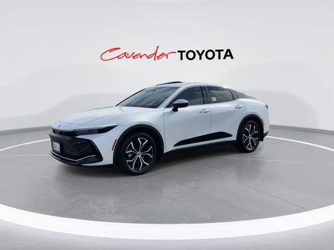 Used 2023 Toyota Crown XLE image 4