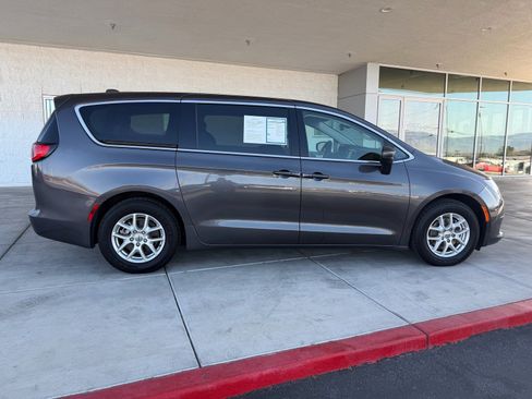 Used 2023 Chrysler Voyager LX image 2