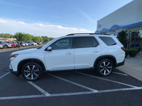 Used 2023 Honda Pilot Elite image 7