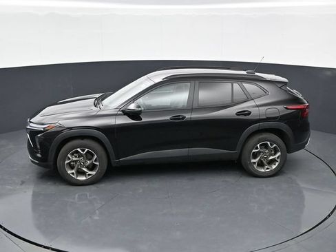 Used 2025 Chevrolet Trax LT w/ LT Convenience Package FWD image 30