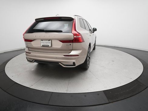 Used 2024 Volvo XC60 B5 Plus w/ Protection Package Premier image 35