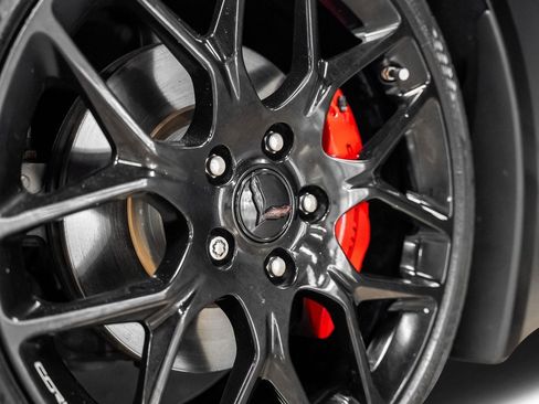 Used 2019 Chevrolet Corvette Stingray Coupe w/ Carbon Flash Badge Package image 17