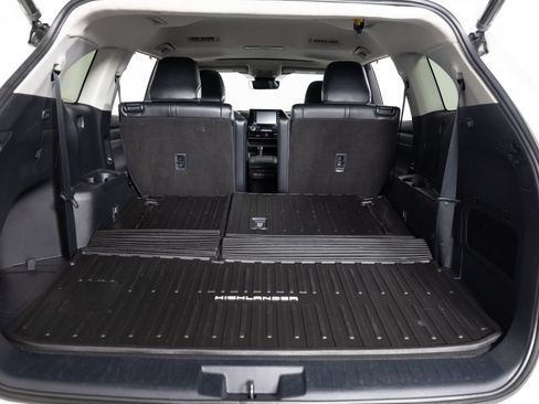Used 2022 Toyota Highlander XLE FWD image 24