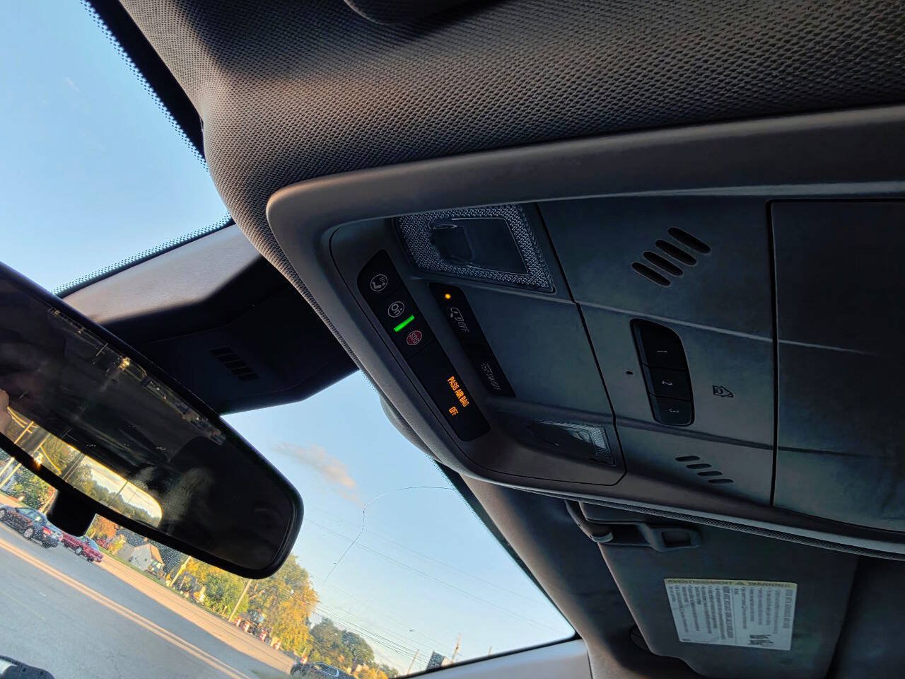 Used 2019 Chevrolet Equinox LT w/ Driver Convenience Package FWD image 32