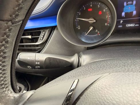 Used 2021 Toyota C-HR XLE image 31