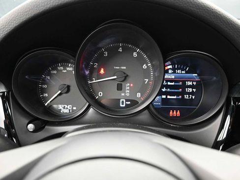 Certified 2024 Porsche Macan AWD/4WD image 10