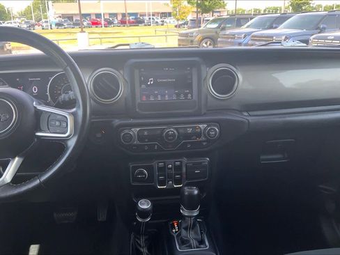 Used 2019 Jeep Wrangler Unlimited Sahara AWD/4WD image 7