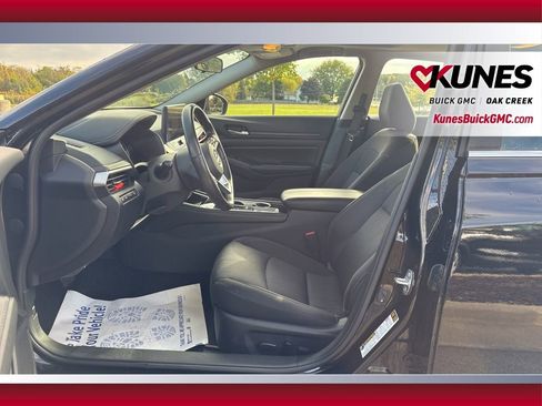 Used 2024 Nissan Altima 2.5 SV w/ SV Premium Package image 10