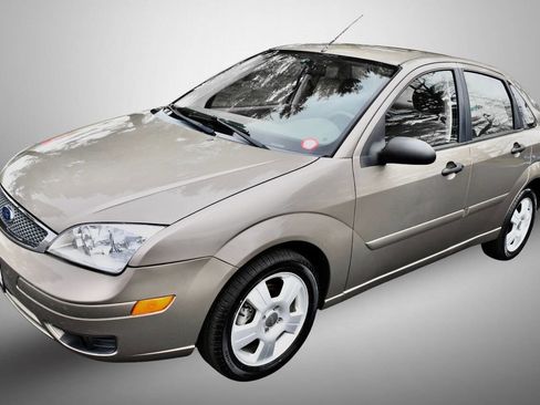 Used 2005 Ford Focus SES image 3