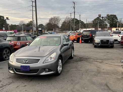Used 2015 INFINITI Q40 AWD w/ Navigation Package image 2