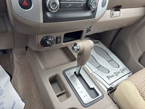 Used 2013 Nissan Frontier SV image 28