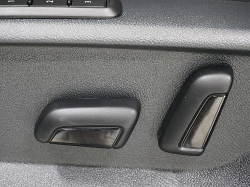 Used 2022 Volkswagen Tiguan SEL R-Line image 15