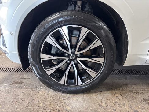 Used 2023 Volvo XC60 B5 Plus w/ Climate Package AWD/4WD image 9