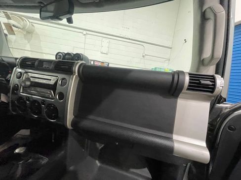 Used 2010 Toyota FJ Cruiser 4WD image 16