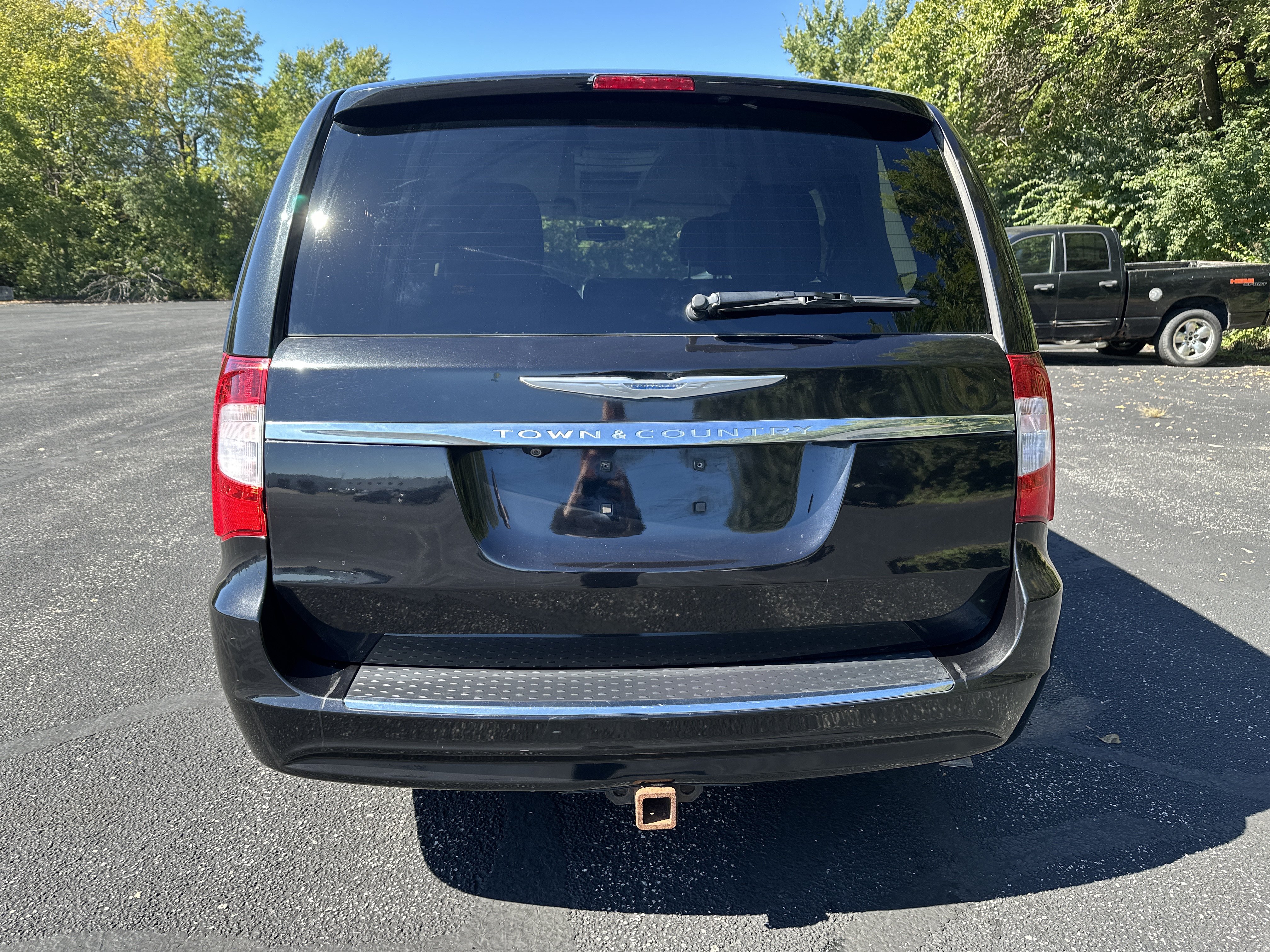 Used 2015 Chrysler Town & Country Touring w/ Driver Convenience Group FWD image 6