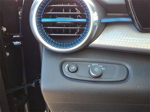 New 2026 Chevrolet Trax LT w/ Driver Confidence Package image 17