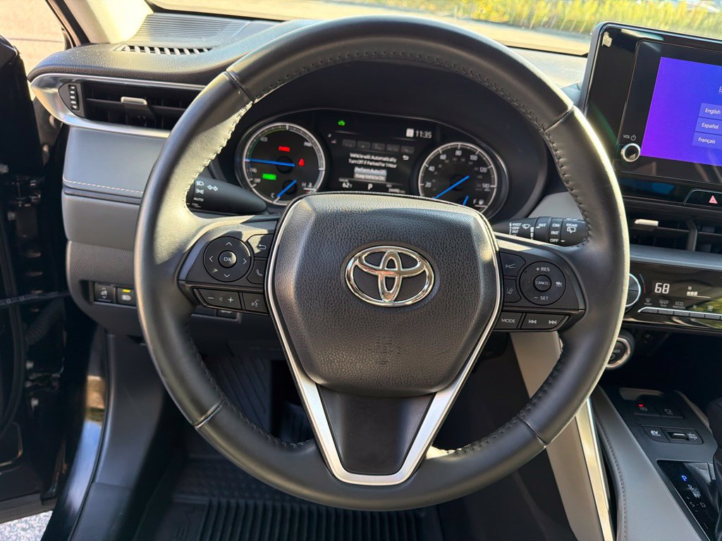 Used 2023 Toyota Venza LE AWD/4WD image 16