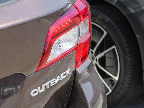 Used 2019 Subaru Outback 2.5i Limited AWD/4WD image 16